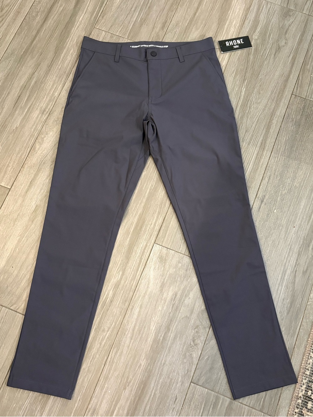 Rhône commuter pant slim (deep gray/blue ish color)